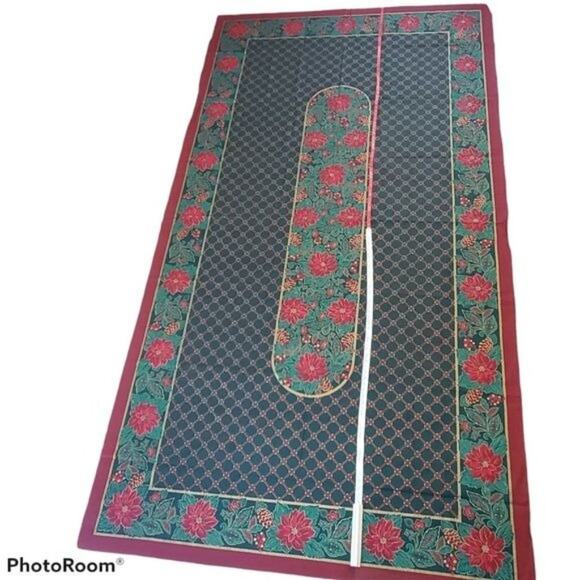 New Vintage Fashion Industries Poinsettia Holiday Tablecloth Table 120” x 62.5” - Picture 1 of 12